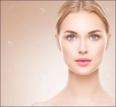 Sur quelle couverture de livre pouvons-nous lire "Dans le monde de l'extrême beauté les gens normaux sont en danger" ?