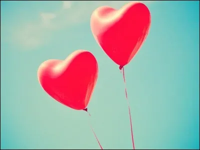 Sur quelle couverture de livre pouvons-nous lire "L'amour est une arme" ?