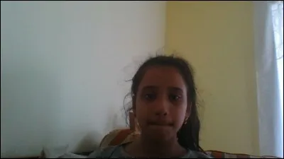 Mon 1er est la quatrième lettre de l'alphabet, mon 2d est le contraire de "vrai". Mon tout est une malfaçon.
Qui suis-je ?