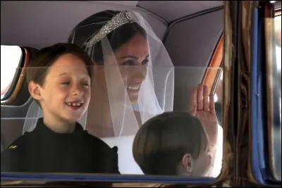 Dans quelle voiture Meghan est-elle arrivée ?