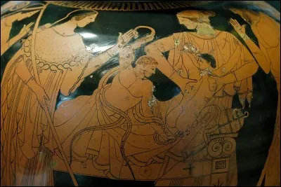 Le frère jumeau d'Héraclès, fils d'Amphitryon, s'appelle :