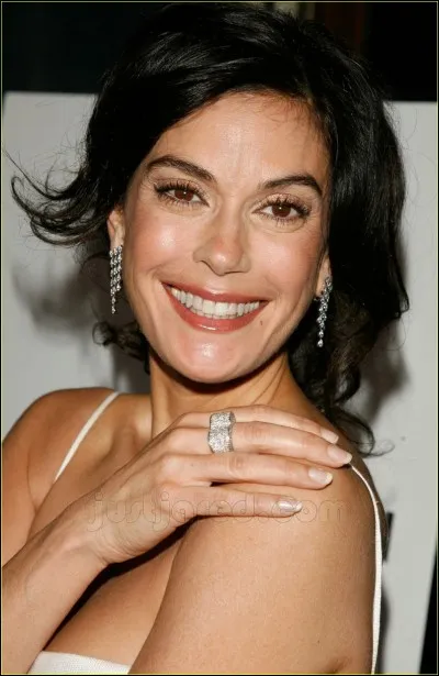 Comment s'appelle cette femme dans la série et qui est-elle ?