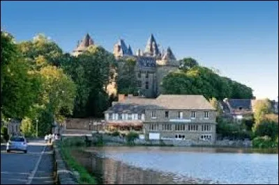 Pour finir, je vais vous demander le gentil&eacute; des habitants Combourg (Ille-et-Vilaine). Ce sont les ...