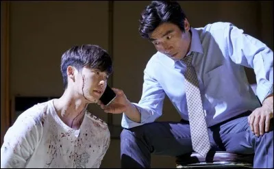 Qui torture Kang Cheol à propos de la tablette graphique ?