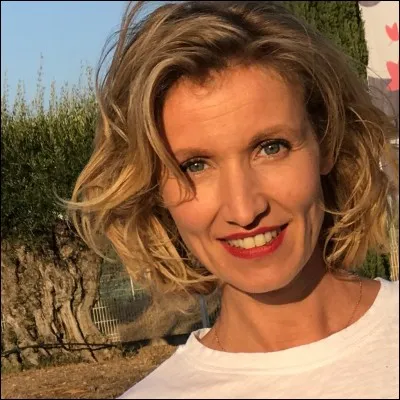 Qui est cette jolie actrice blonde ?