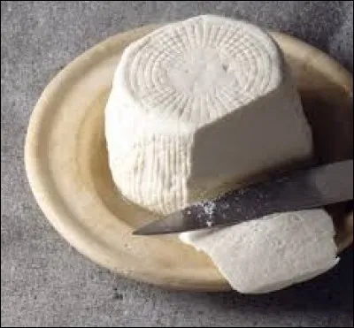 Le fromage brocciu est originaire de Bretagne.