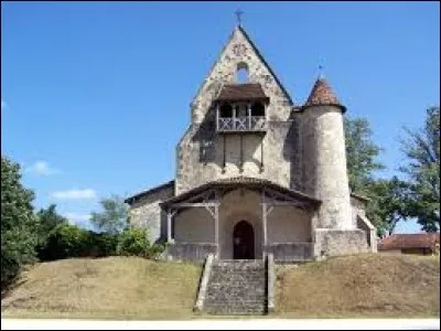 Nous sommes maintenant devant l'&eacute;glise Saint-Antoine de Goualade. Commune de Nouvelle-Aquitaine, dans les Landes de Gascogne, elle se situe dans le d&eacute;partement ...