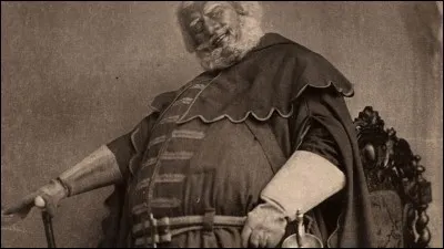 Son dernier opéra, ''Falstaff'', se termine par une forme d'écriture musicale très traditionnelle. Laquelle ?