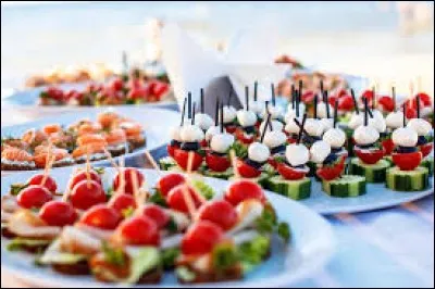 Pour son mariage, Val&eacute;rie a pr&eacute;par&eacute; un _____________ d&icirc;natoire.