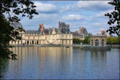 Comment appelle-t-on les habitants de Fontainebleau (Seine-et-Marne) ?