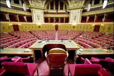 Comment s'appelle le siège du président du Sénat ?