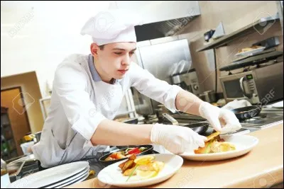 On va faire un peu de cuisine. En plus des ufs, quel autre ingrédient faut-il pour fabriquer l'appareil de base de la quiche ?