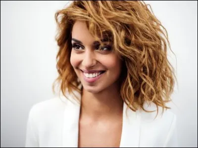 Avec quel groupe de filles a-t-elle fait un duo ?