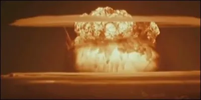 Le Soleil est en fait une bombe H géante, car des atomes d'hydrogène fusionnent pour former le noyau d'un autre élément. Lequel ?