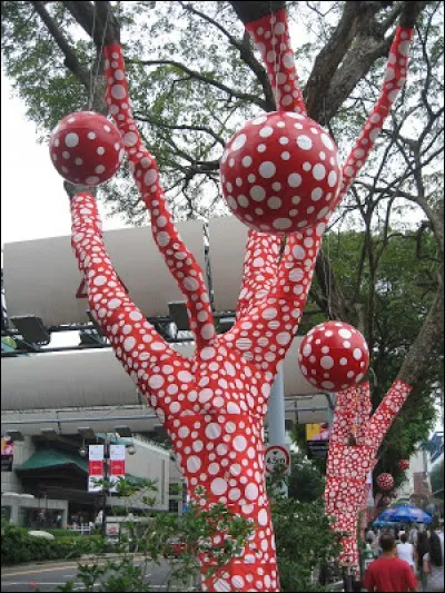 Regardez bien cette illustration ! Vous saurez désigner quel personnage gravite dans ce paysage...