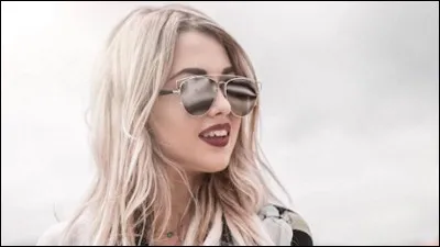 A-t-elle 1 million d'abonnés ? (en mai 2018)