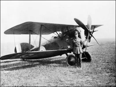 C'est le pilote britannique le plus décoré de la première guerre mondiale avec 57 victoires en combat aérien. Il meurt dans un accident aérien en juillet 1918. Qui est-ce?