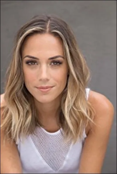 Quelle actrice interprète le rôle d'Alex Dupre ?