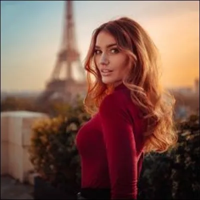 A-t-elle déjà fait des vidéos avec le Rire Jaune ?