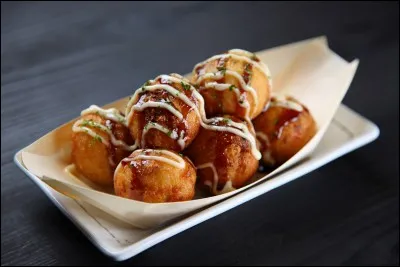 Les takoyaki sont des mini beignet de ....?