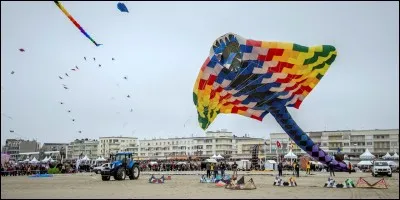 Nous partons maintenant dans le Pas-de-Calais. R&eacute;put&eacute;e pour mon concours de cerfs-volants, je suis...