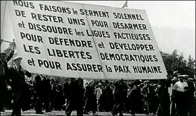 Quel est le nom de l'union formée par les partis de gauche après les émeutes de 1934 ?