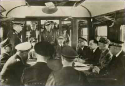Appelé au pouvoir, le maréchal Philippe Pétain, vétéran de Verdun demanda l'armistice. Où et quel jour de juin 1940 signa-t-il l'armistice avec Adolf Hitler ?