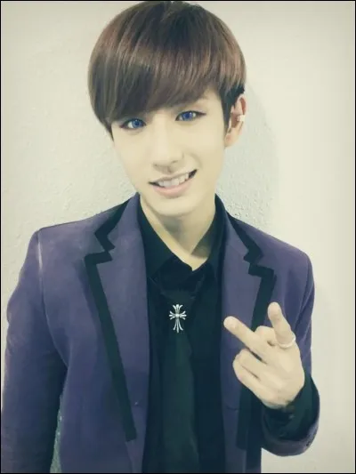 De quel groupe est-il le maknae ?