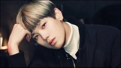 De quel groupe est-il le maknae ?