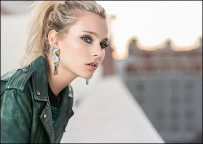 De qui Ambre tombe-t-elle amoureuse ?