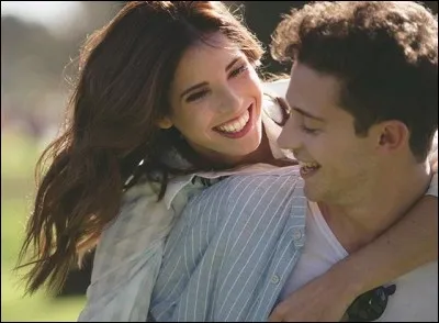 Dans la réalité, Ruggero sort avec...