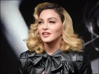Quel est le surnom de la chanteuse Madonna ?