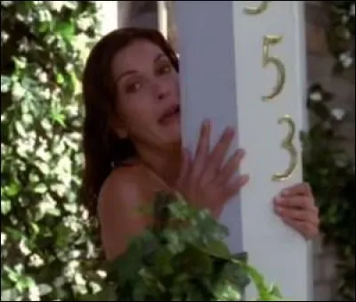 Qui découvre Susan enfermée à l'extérieur de chez elle complètement nue ?