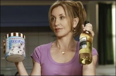 À quoi Lynette devient-elle accro ?