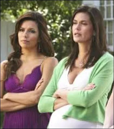 Où Susan et Gaby trouvent-t-elles les pilules contraceptives soigneusement cachées par Julie ?