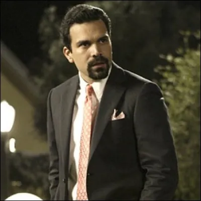 Chez qui Carlos vit-il depuis son divorce avec Gaby ?