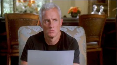 Comment Victor Lang s'y prend-t-il pour entrer en contact avec Gabrielle ?