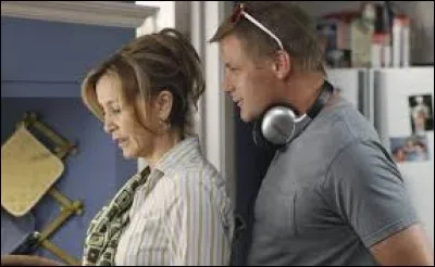 Quel couleur de T-Shirt est l'objet d'une grosse dispute entre Lynette et Tom ?