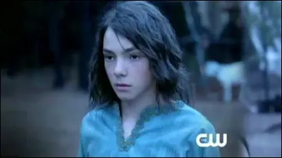 Comment s'appelle le frère Mickealson qui est mort au village au 10e siècle par la faute de Klaus ?