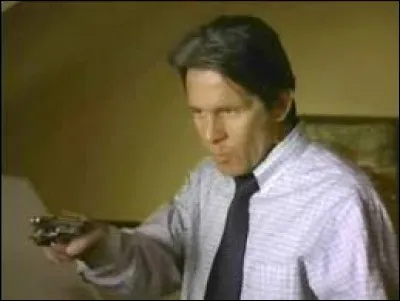 Quel numéro présente Dylan lorsqu'Adam est enlevé par Wayne Davis ?