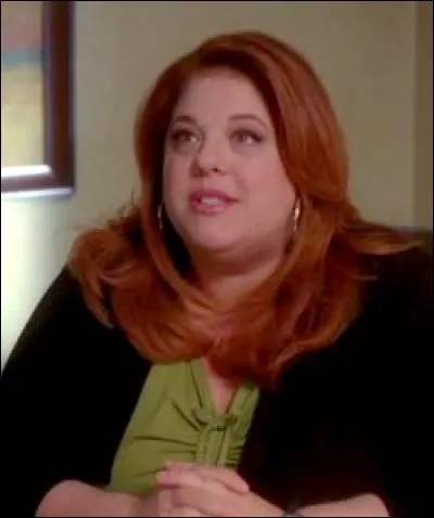 Que collectionne Lucy, la collaboratrice tyrannique de Carlos et Lynette ?