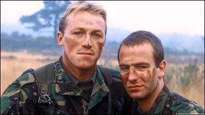 A gauche, c'est moi. Comment je m'appelle ?