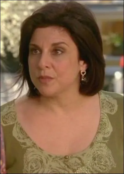 A qui l'infirmière Mona fait-elle du chantage ?