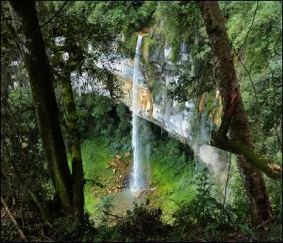 Cette zone de la cordillères orientales des Andes, contient ces chutes, parmi les plus hautes au monde : elles sont situées à plus de 2723 m, elles se précipitent sur près de 900 m. Elles ne sont pas commodes d'approche et sont, par conséquent, demeurées épargnées du tourisme de masse.