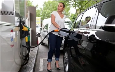 En quittant son travail, un salarié s'arrête faire le plein d'essence.
En sortant de la station, il est victime d'un accident. 
Alors que son trajet a été interrompu, s'agit-il d'un accident de trajet ?