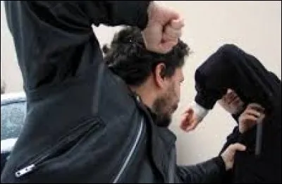 Pendant les heures de travail, deux salariés s'enferment dans un bureau pour régler un problème personnel. Ils en viennent aux mains et l'un d'eux est blessé.
S'agit-il d'un accident du travail ?