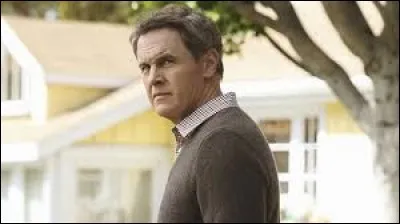 Que cherche à faire Paul Young dans Wisteria Lane ?