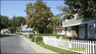 Lors de l'épisode 16, plusieurs personnages échappent de peu à la mort. Quelle affirmation est inexacte ?