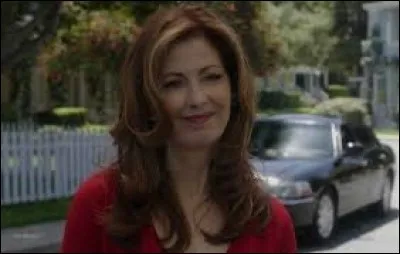 Lors du retour de Katherine, cette dernière annonce qu'elle a fait fortune à Paris. Mais dans quelle spécialité ?