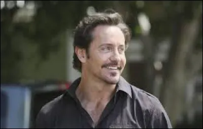 Où Renée décide-t-elle d'être bénévole pour séduire le beau Ben ?